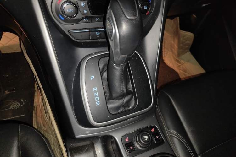 Used Ford Kuga 2015 1.5L GTDi Four-Wheel-Drive Elite Model Gear Lever