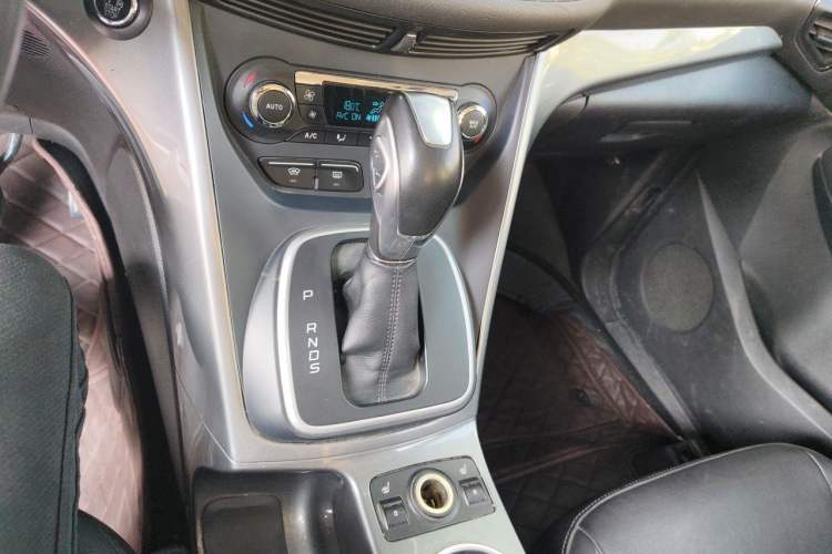 Used Ford Kuga 2015 2.0L GTDi Four-Wheel Drive Prestige Model Gear Lever