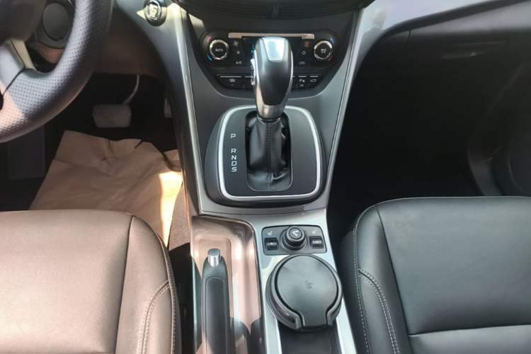 Used Ford Kuga 2015 2.0L GTDi Four-Wheel Drive Prestige Model Gear Lever
