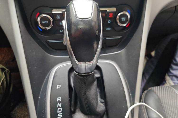Used Ford Kuga 2015 1.5L GTDi Two-Wheel Drive Fashion Edition Gear Lever