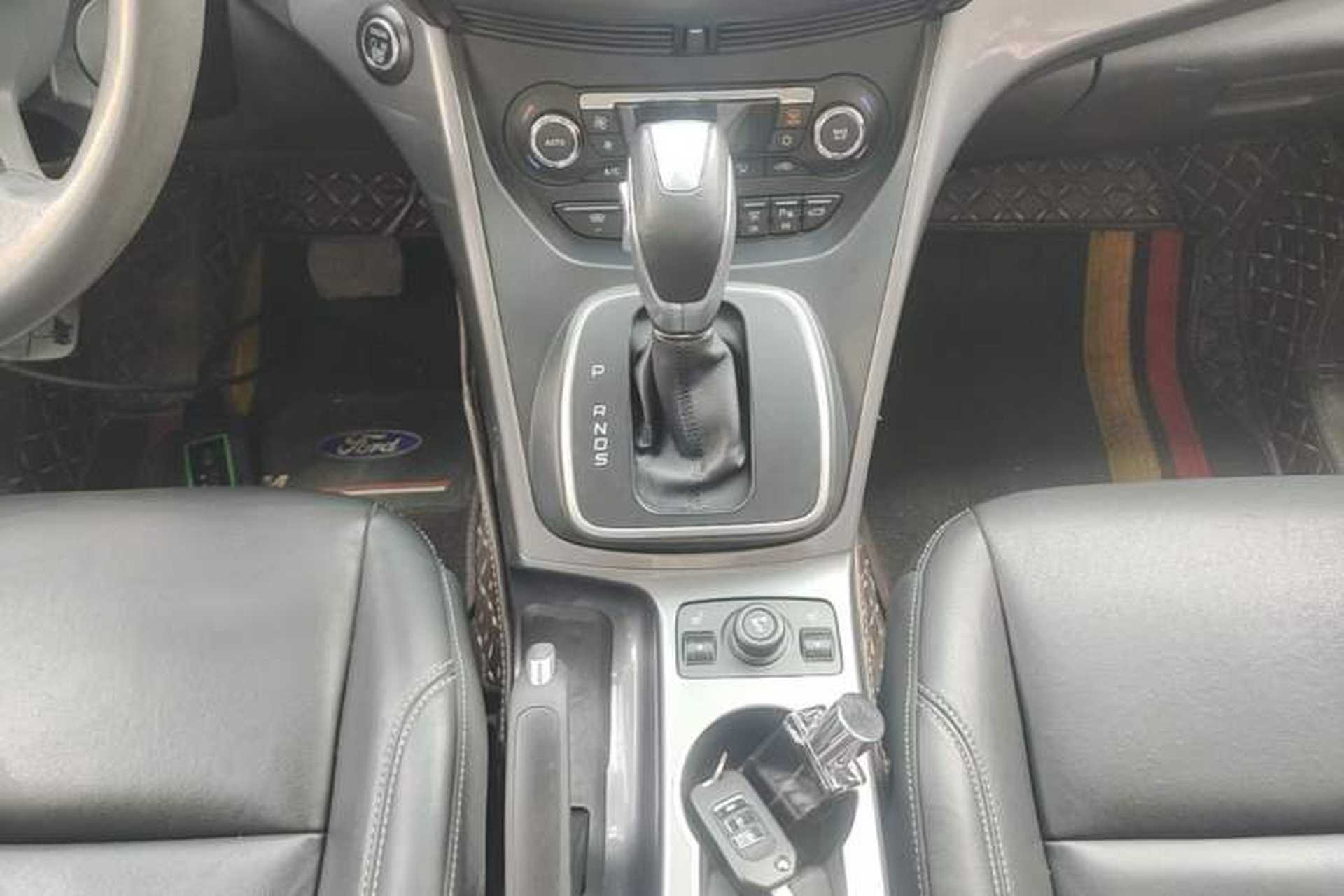 Used Ford Kuga 2015 2.0L GTDi Four-Wheel Drive Prestige Model Gear Lever