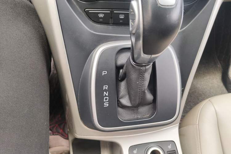 Used Ford Kuga 2015 2.0L GTDi Four-Wheel Drive Prestige Model Gear Lever