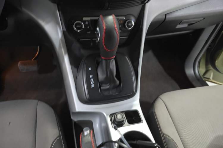 Used Ford Kuga 2015 1.5L GTDi Two-Wheel-Drive Comfort Model Gear Lever