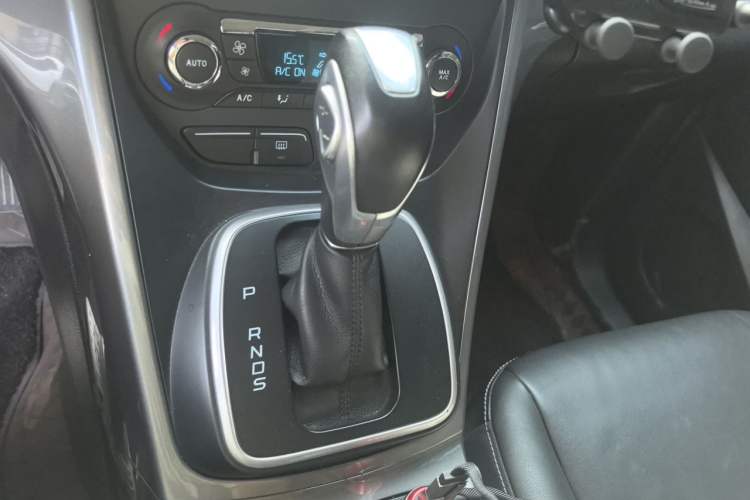 Used Ford Kuga 2015 1.5L GTDi Four-Wheel-Drive Elite Model Gear Lever