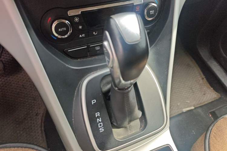 Used Ford Kuga 2015 1.5L GTDi Two-Wheel Drive Fashion Edition Gear Lever