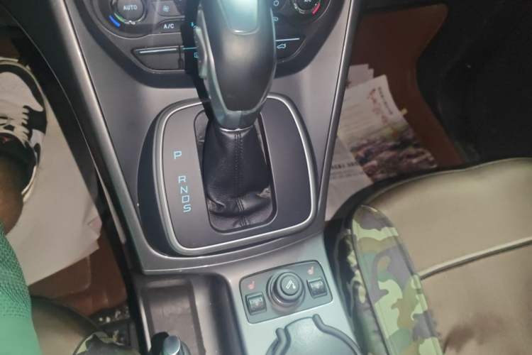 Used Ford Kuga 2015 2.0L GTDi Four-Wheel Drive Elite Model Gear Lever