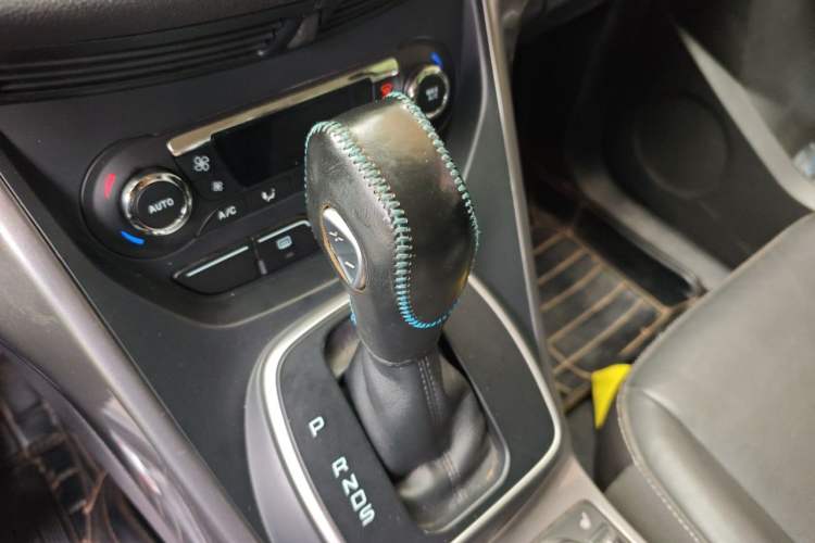 Used Ford Kuga 2015 1.5L GTDi Four-Wheel-Drive Elite Model Gear Lever