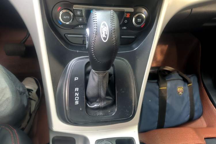 Used Ford Kuga 2015 1.5L GTDi Two-Wheel-Drive Comfort Model Gear Lever