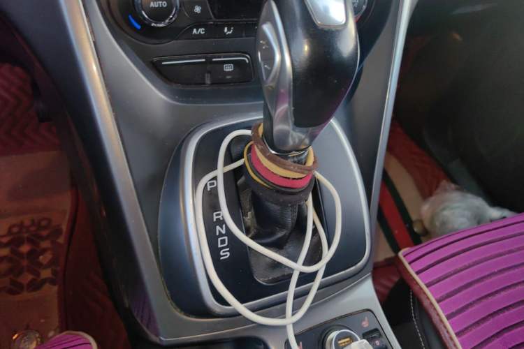 Used Ford Kuga 2015 1.5L GTDi Four-Wheel-Drive Elite Model Gear Lever