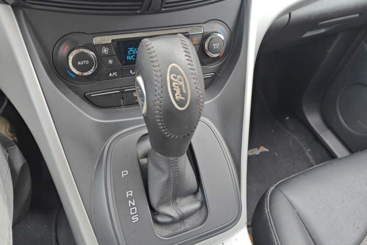 Used Ford Kuga 2015 1.5L GTDi Two-Wheel-Drive Comfort Model Gear Lever