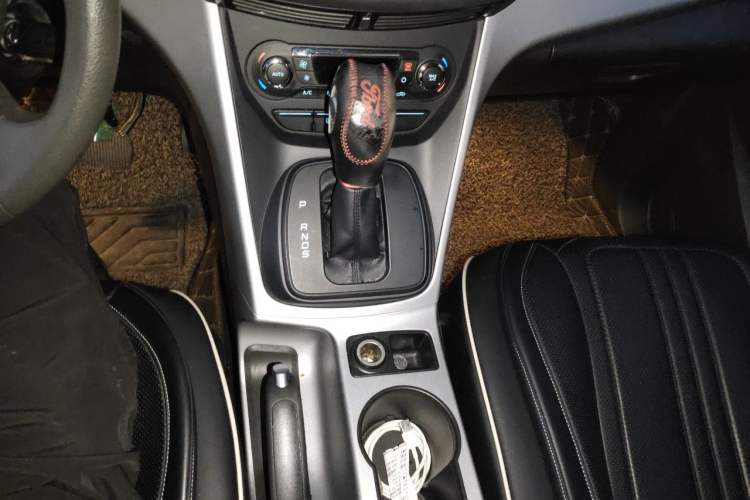 Used Ford Kuga 2015 1.5L GTDi Two-Wheel-Drive Comfort Model Gear Lever