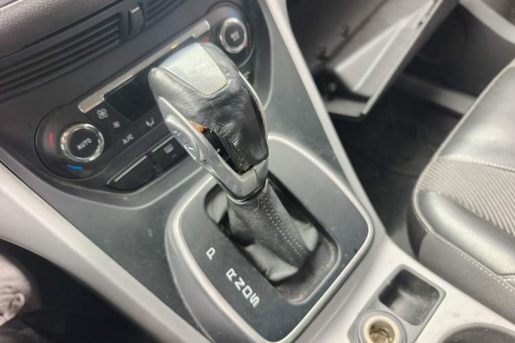 Used Ford Kuga 2015 1.5L GTDi Two-Wheel Drive Fashion Edition Gear Lever