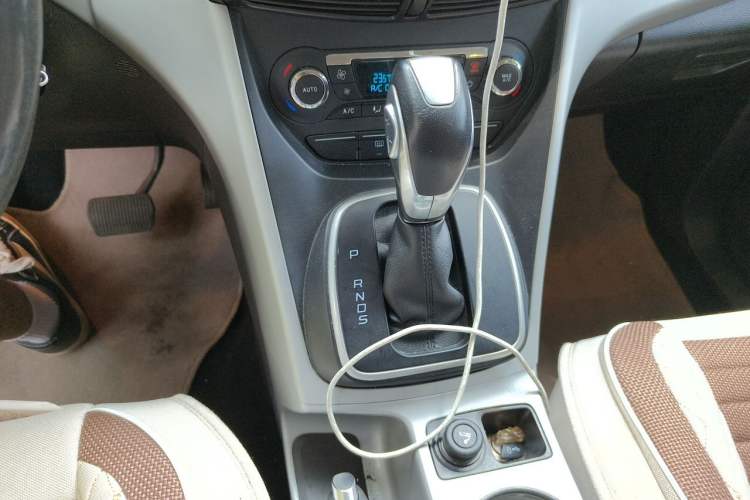 Used Ford Kuga 2015 1.5L GTDi Four-Wheel-Drive Elite Model Gear Lever