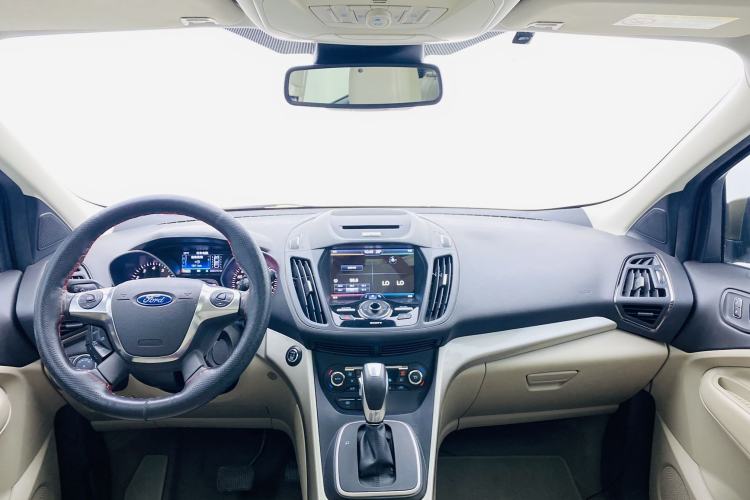 Used Ford Kuga 2015 2.0L GTDi Four-Wheel Drive Prestige Model Interior 10