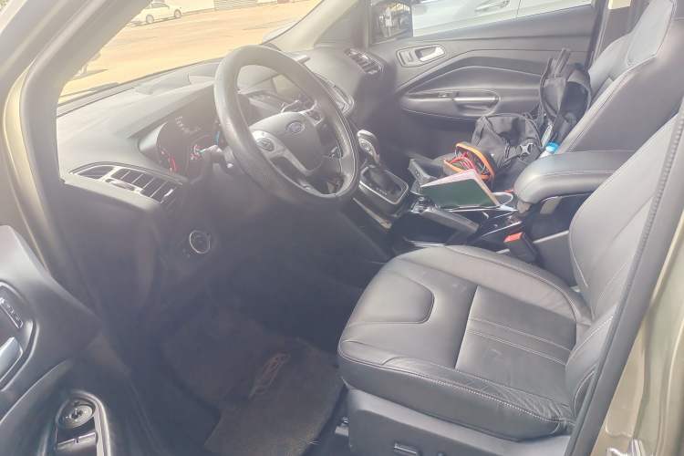 Used Ford Kuga 2015 2.0L GTDi Four-Wheel-Drive Sport Model Interior 2