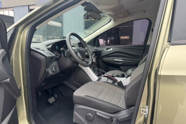 Used Ford Kuga 2015 1.5L GTDi Two-Wheel-Drive Comfort Model Interior 2