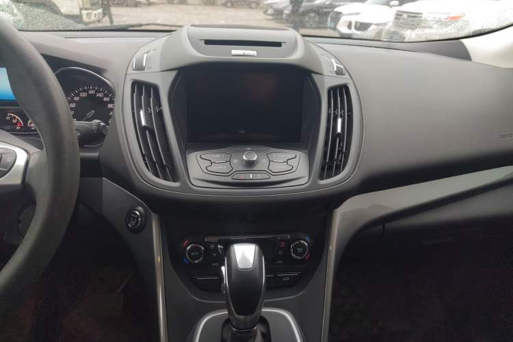 Used Ford Kuga 2015 1.5L GTDi Four-Wheel-Drive Elite Model Interior 2