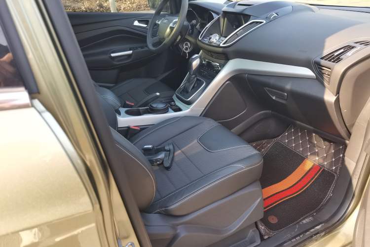 Used Ford Kuga 2015 1.5L GTDi Two-Wheel Drive Fashion Edition Interior 3