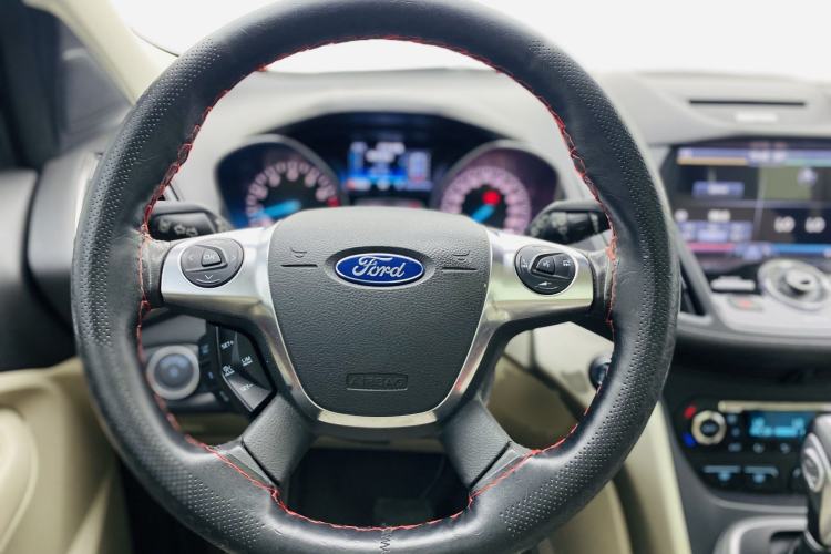 Used Ford Kuga 2015 2.0L GTDi Four-Wheel Drive Prestige Model Interior 7