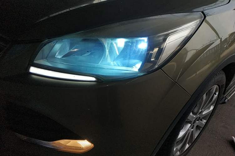 Used Ford Kuga 2015 1.5L GTDi Two-Wheel-Drive Comfort Model Left Front Headlight