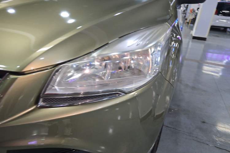 Used Ford Kuga 2015 1.5L GTDi Two-Wheel-Drive Comfort Model Left Front Headlight