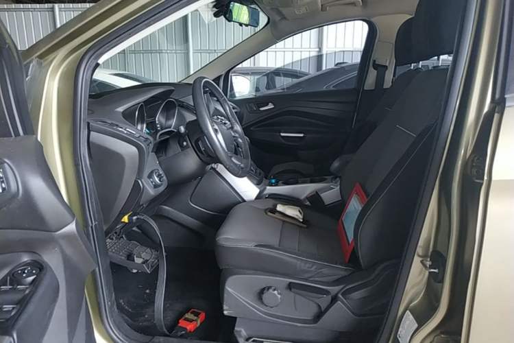 Used Ford Kuga 2015 1.5L GTDi Two-Wheel-Drive Comfort Model Left Front Seat