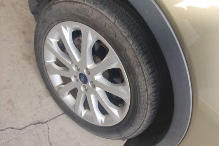 Used Ford Kuga 2015 2.0L GTDi Four-Wheel Drive Prestige Model Left Front Wheel Hub