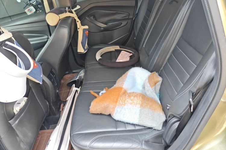 Used Ford Kuga 2015 2.0L GTDi Four-Wheel-Drive Sport Model Left Rear Seat