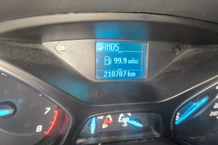 Used Ford Kuga 2015 1.5L GTDi Two-Wheel-Drive Comfort Model Odometer Close Up
