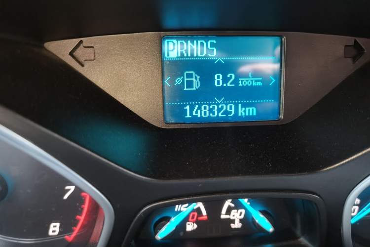 Used Ford Kuga 2015 1.5L GTDi Two-Wheel-Drive Comfort Model Odometer Close Up
