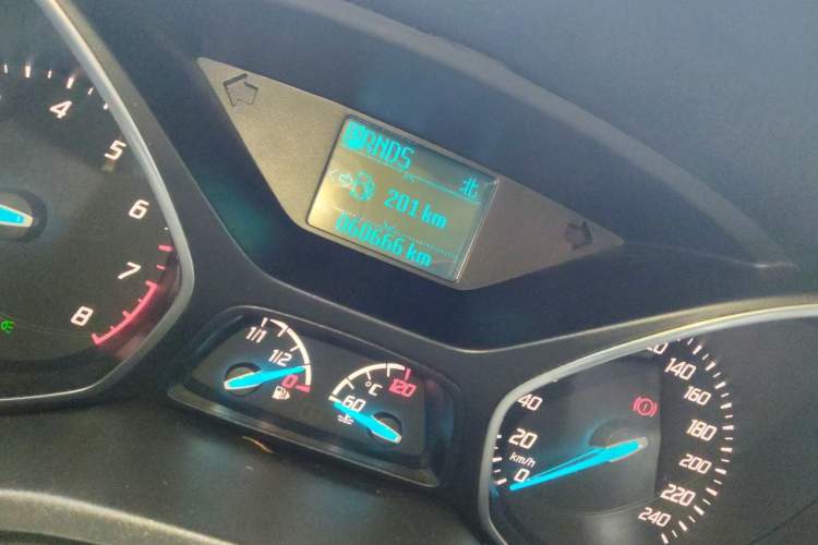 Used Ford Kuga 2015 1.5L GTDi Two-Wheel Drive Fashion Edition Odometer Close Up