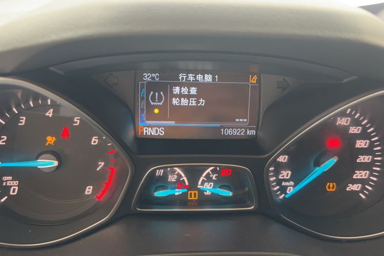 Used Ford Kuga 2015 2.0L GTDi Four-Wheel Drive Prestige Model Odometer Close Up