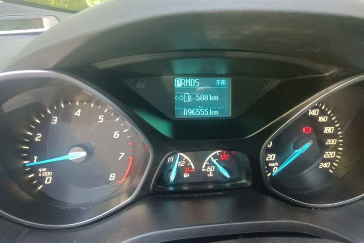 Used Ford Kuga 2015 1.5L GTDi Two-Wheel Drive Fashion Edition Odometer Close Up