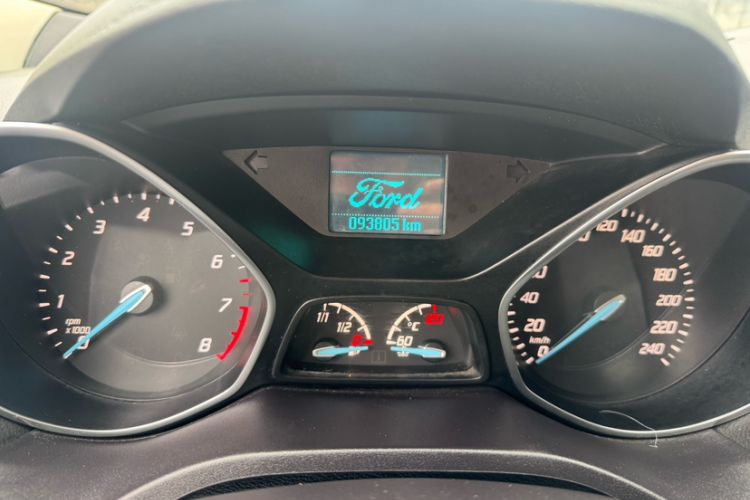 Used Ford Kuga 2015 1.5L GTDi Two-Wheel-Drive Comfort Model Odometer Close Up