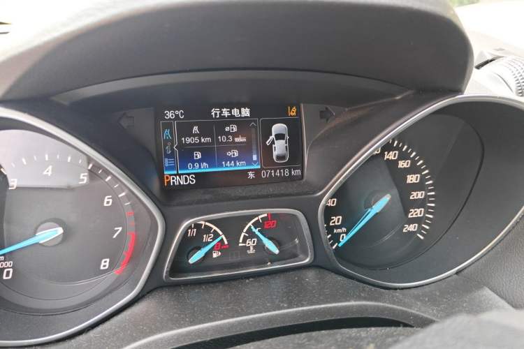 Used Ford Kuga 2015 2.0L GTDi Four-Wheel-Drive Sport Model Odometer Close Up
