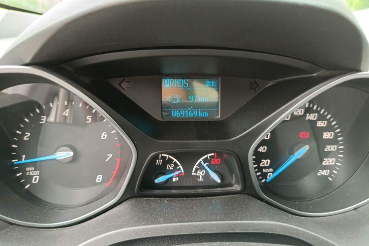 Used Ford Kuga 2015 1.5L GTDi Two-Wheel Drive Fashion Edition Odometer Close Up