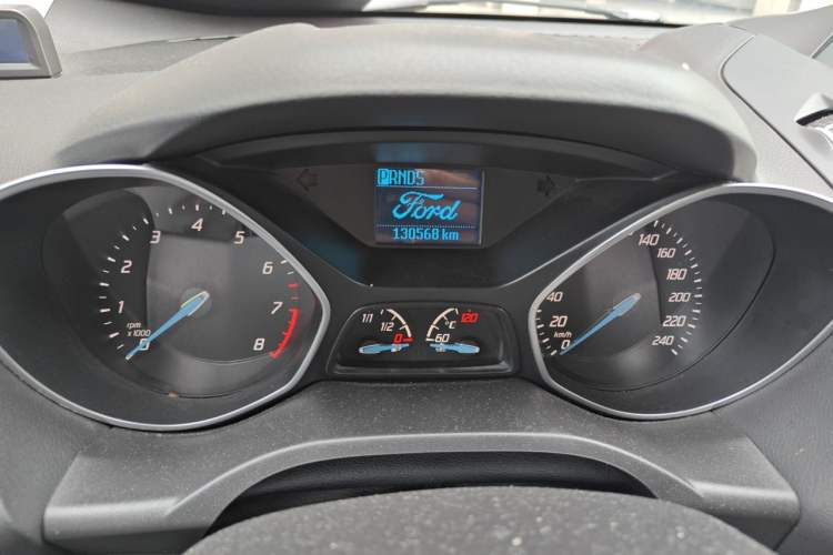Used Ford Kuga 2015 1.5L GTDi Two-Wheel-Drive Comfort Model Odometer Close Up