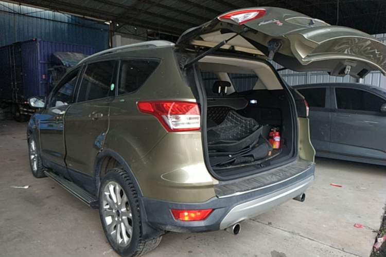 Used Ford Kuga 2015 1.5L GTDi Two-Wheel-Drive Comfort Model Rear Left 45 Deg