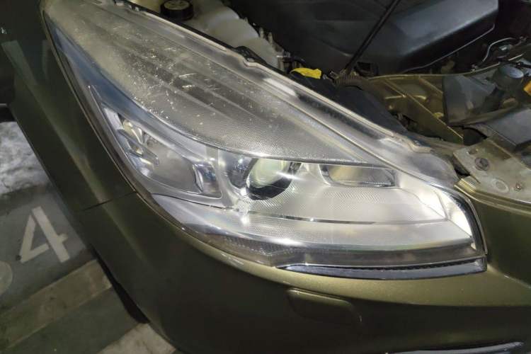 Used Ford Kuga 2015 2.0L GTDi Four-Wheel Drive Prestige Model Right Front Headlight