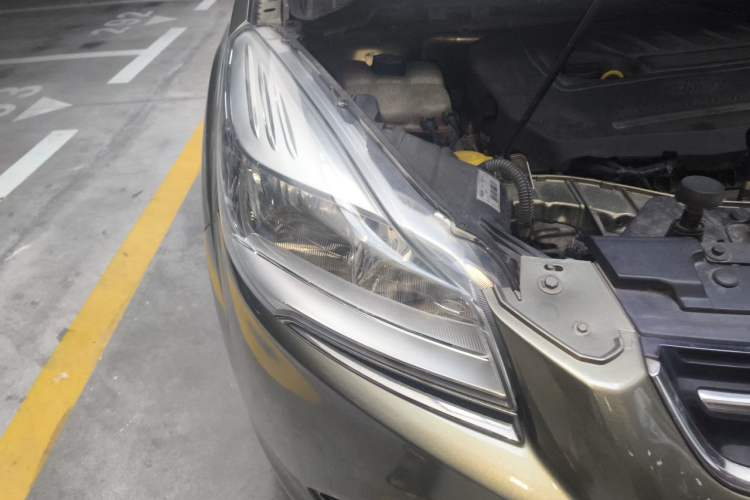 Used Ford Kuga 2015 1.5L GTDi Two-Wheel-Drive Comfort Model Right Front Headlight