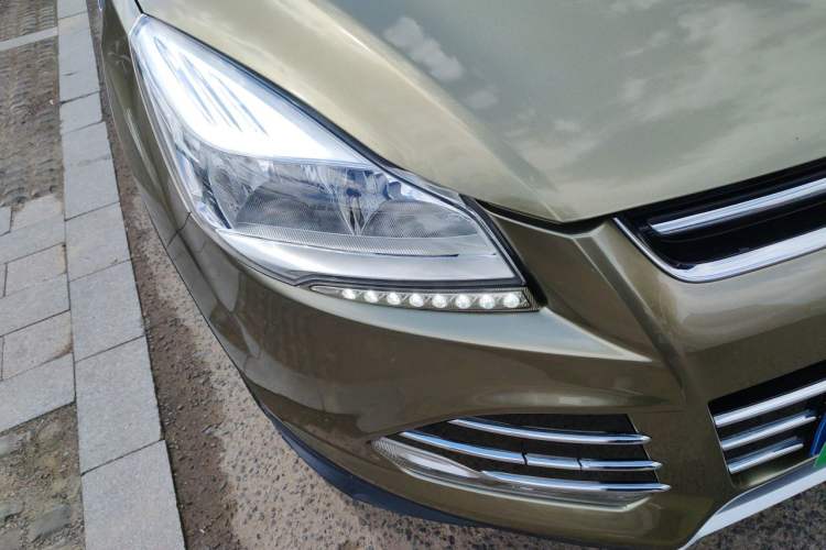 Used Ford Kuga 2015 1.5L GTDi Two-Wheel Drive Fashion Edition Right Front Headlight