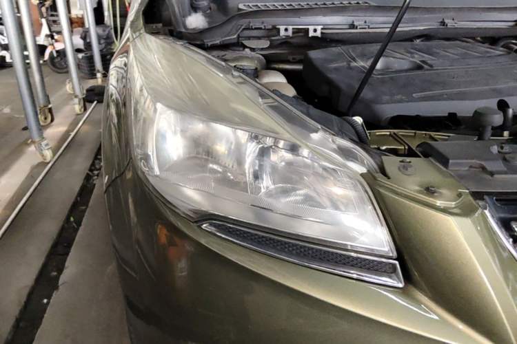 Used Ford Kuga 2015 1.5L GTDi Two-Wheel-Drive Comfort Model Right Front Headlight