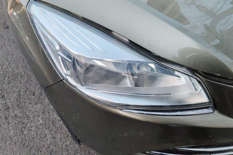 Used Ford Kuga 2015 1.5L GTDi Two-Wheel Drive Fashion Edition Right Front Headlight