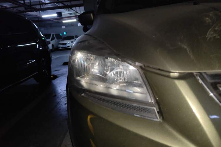 Used Ford Kuga 2015 1.5L GTDi Four-Wheel-Drive Elite Model Right Front Headlight