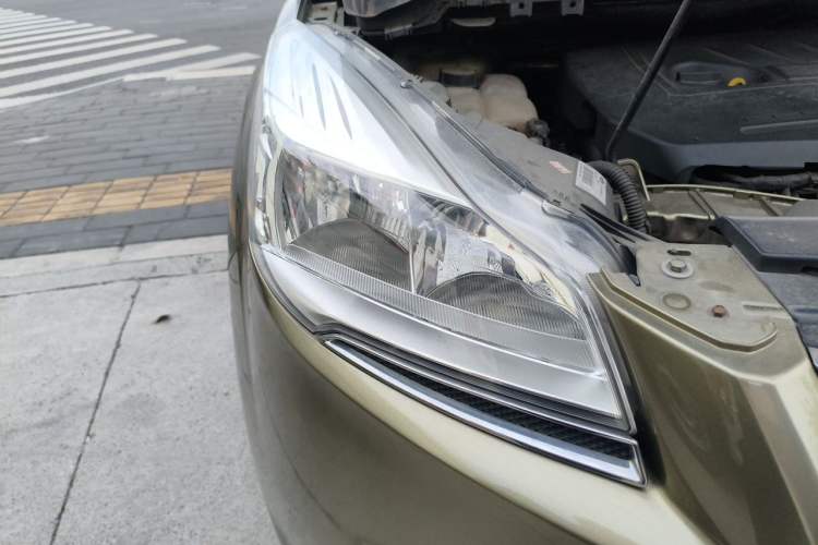 Used Ford Kuga 2015 1.5L GTDi Four-Wheel-Drive Elite Model Right Front Headlight