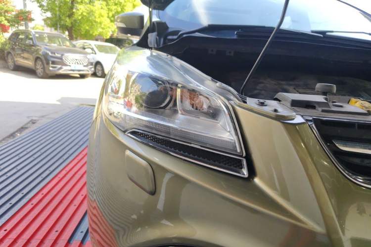 Used Ford Kuga 2015 2.0L GTDi Four-Wheel Drive Prestige Model Right Front Headlight