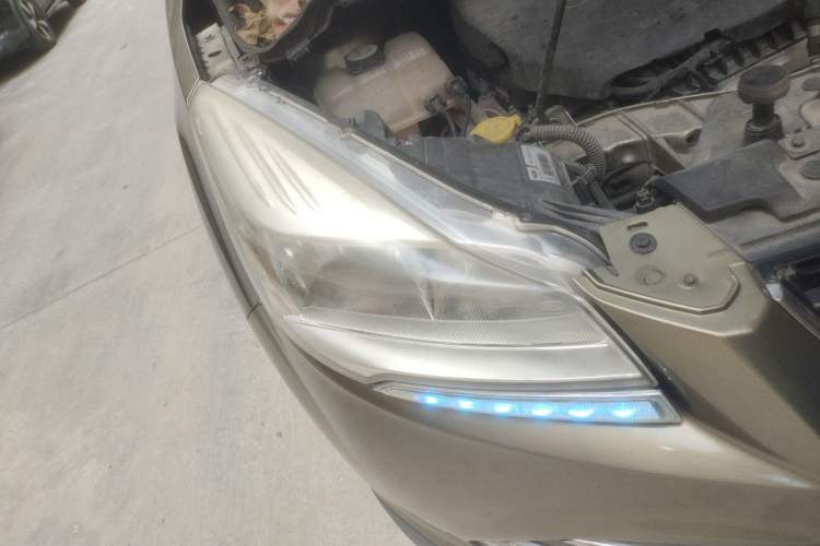 Used Ford Kuga 2015 1.5L GTDi Two-Wheel Drive Fashion Edition Right Front Headlight