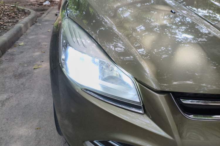 Used Ford Kuga 2015 1.5L GTDi Four-Wheel-Drive Elite Model Right Front Headlight