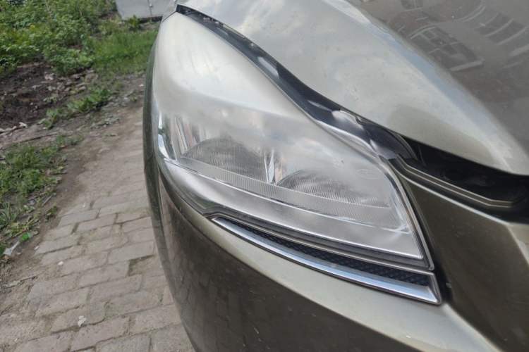 Used Ford Kuga 2015 1.5L GTDi Four-Wheel-Drive Elite Model Right Front Headlight