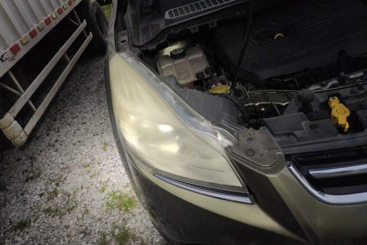 Used Ford Kuga 2015 1.5L GTDi Two-Wheel-Drive Comfort Model Right Front Headlight